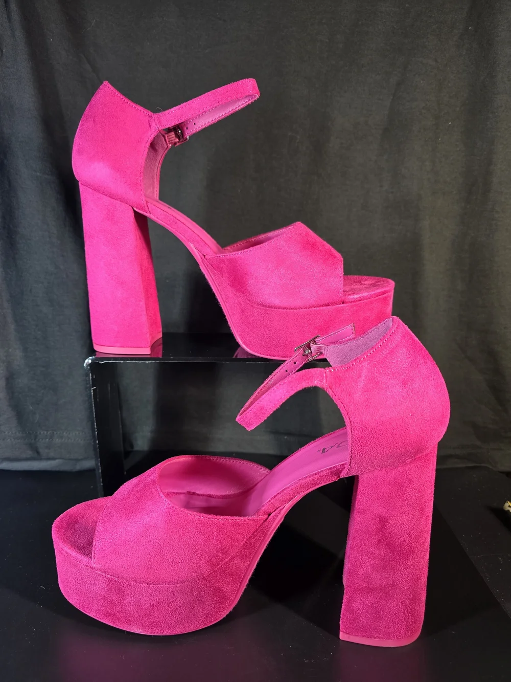 SODA “Talisa” Hot Pink Platform Heels – Women’s Size 10 – New in Box